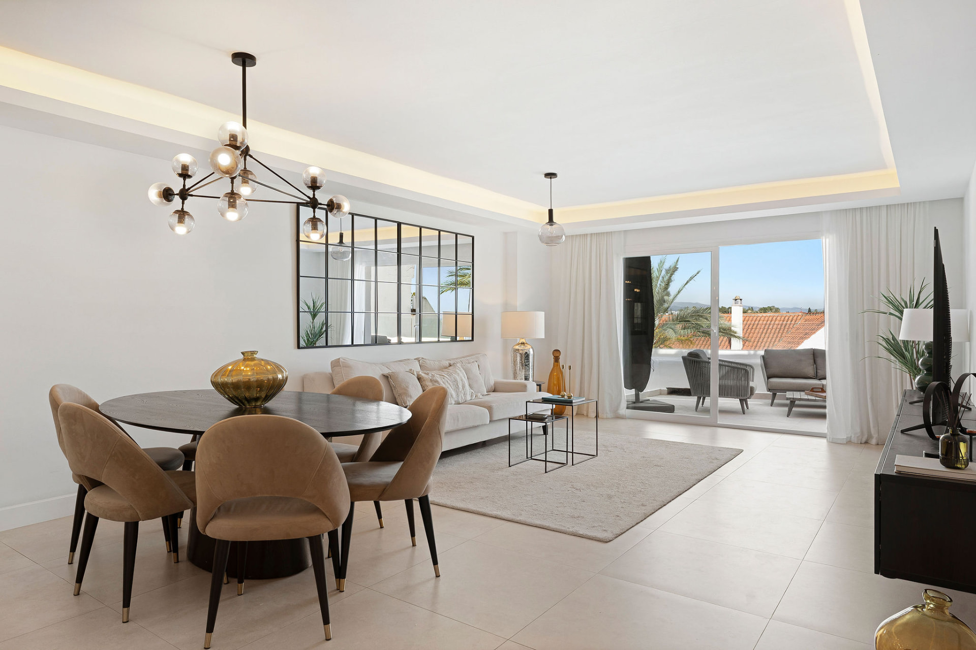 Bright living and dining room of the Jardines de Andalucía residence
